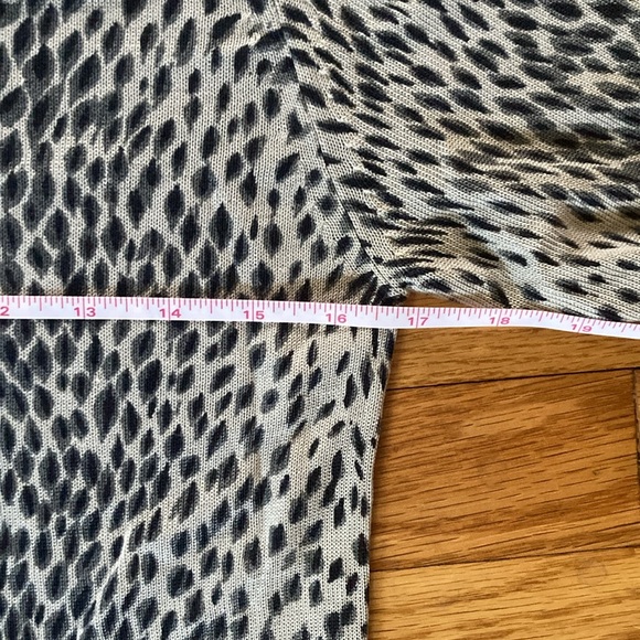 Animal Print 100% Silk knit top S - Picture 5 of 7